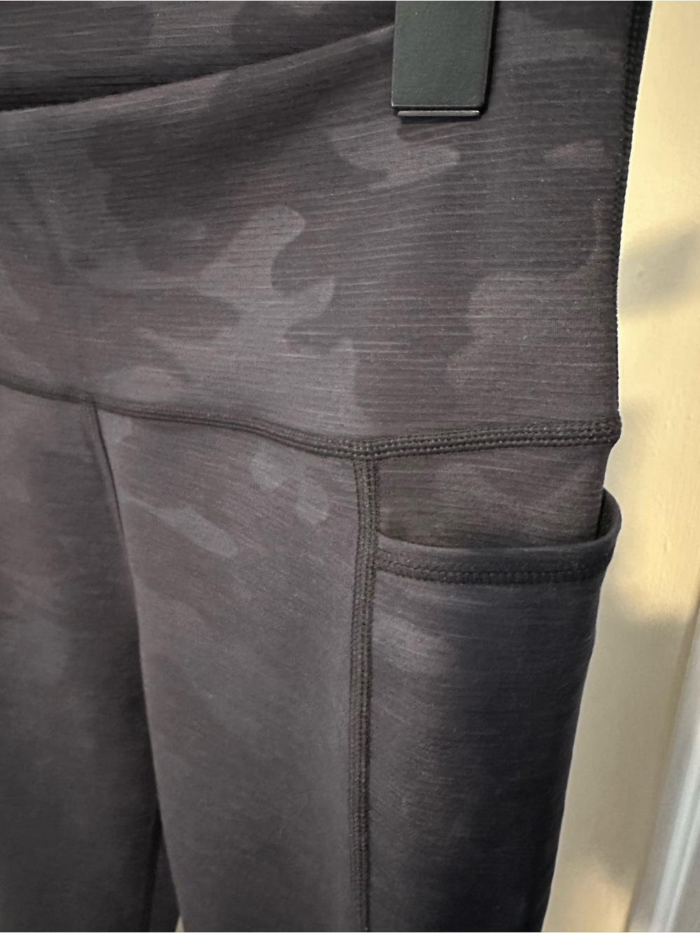 NWOT Sweaty Betty Black Camo High-Rise Super Sculpt Leggings. - Picture 3 of 9